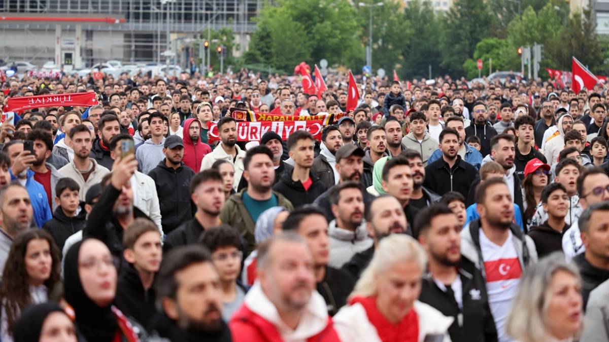 MİLLİ HEYECAN TALAS'TA YÜREKLERİ ISITTI