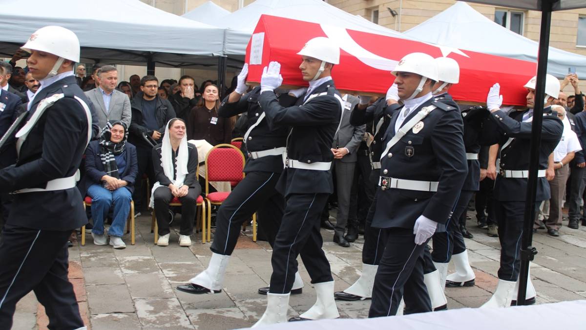 ŞENOL ESMER, MEMLEKETİNE UĞURLANDI
