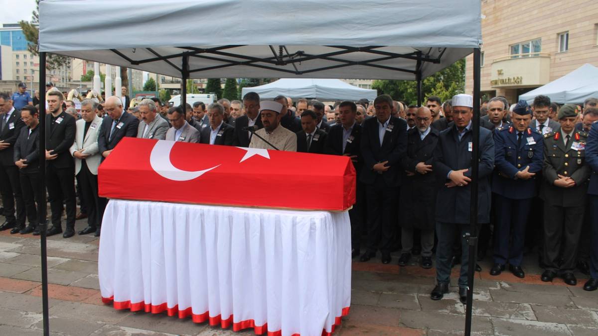 ŞENOL ESMER, MEMLEKETİNE UĞURLANDI