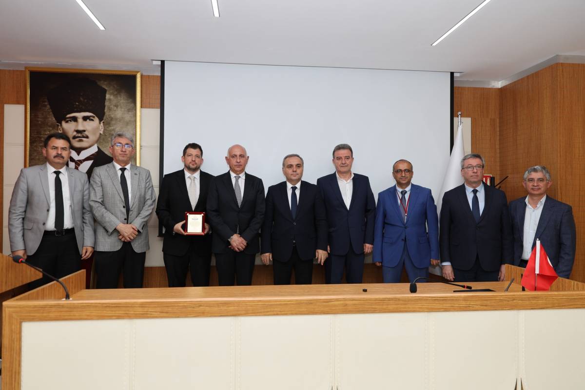 HAYIRSEVER İŞ İNSANI ASIM KİBAR, ERÜ’DE ANILDI
