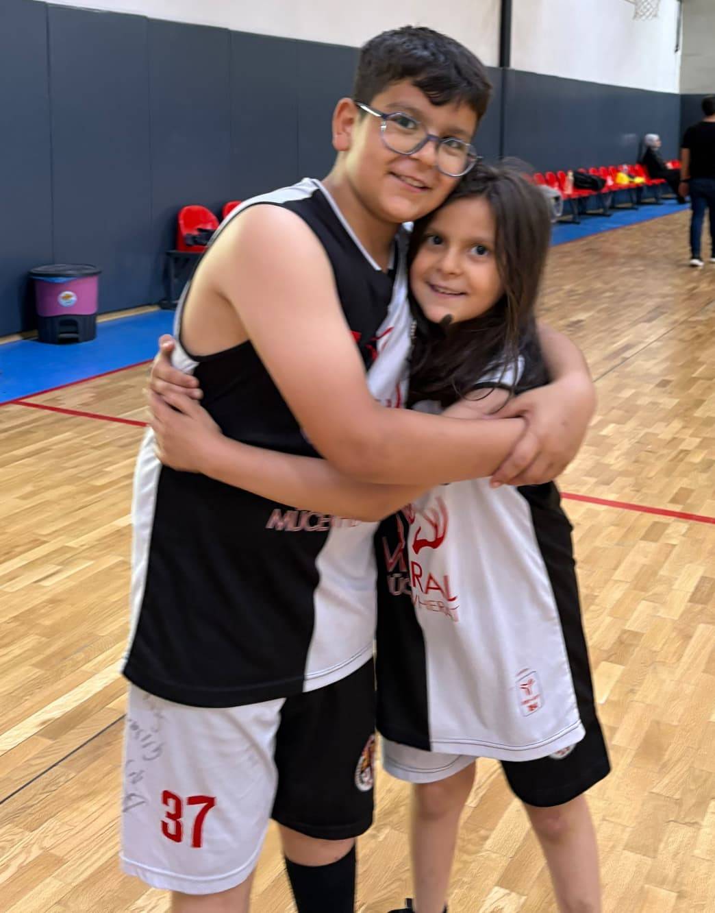 KARDEŞLİK RUHU SAHAYA TAŞINDI