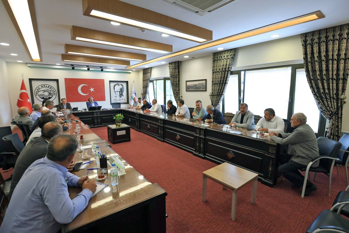 TALAS'TA MUHTARLARLA HİZMET ZİRVESİ