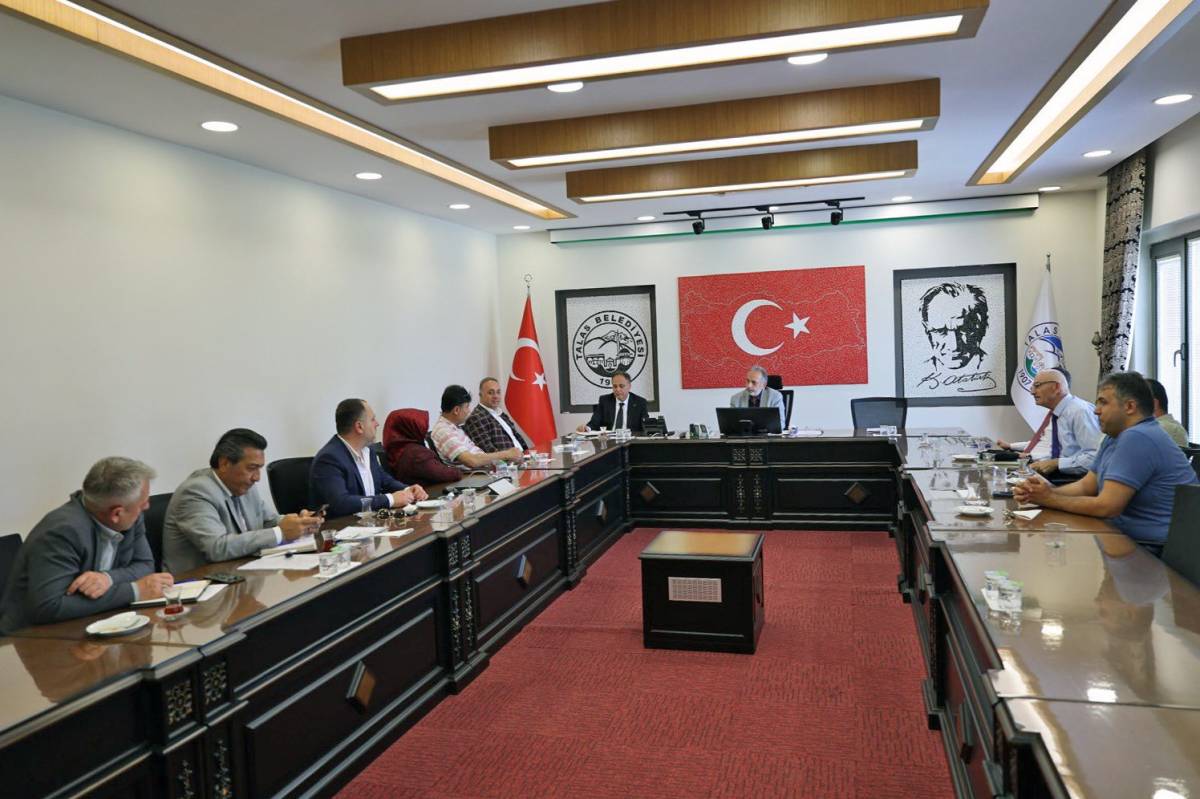 TALAS'TA MUHTARLARLA HİZMET ZİRVESİ