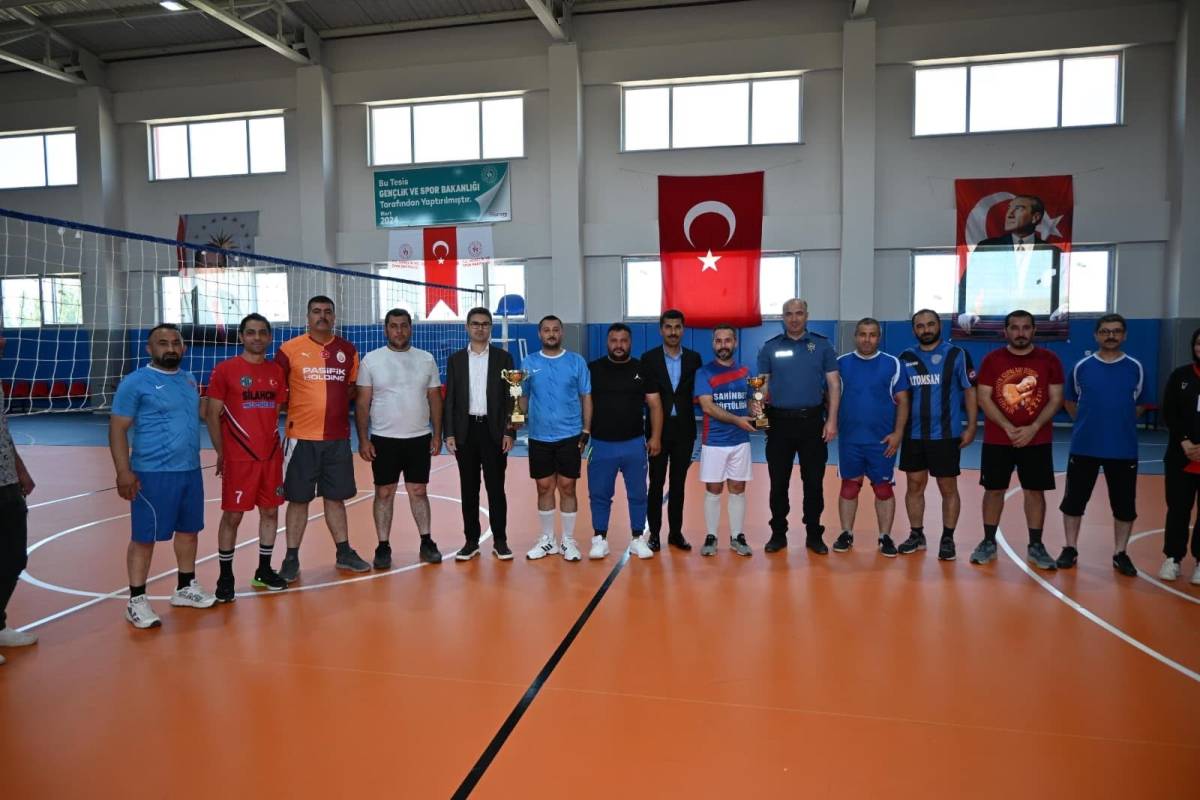 SARIOĞLAN VOLEYBOL TURNUVASI TAMAMLANDI