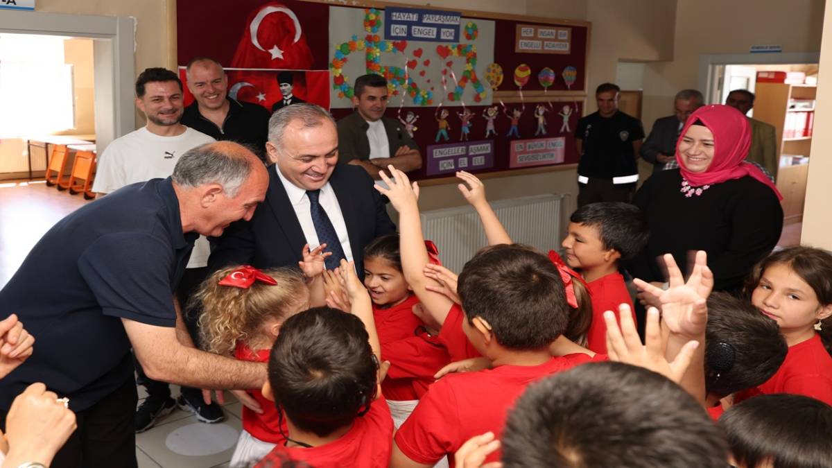 REKTÖR ALTUN'DAN ÖĞRENCİLERE ZİYARET