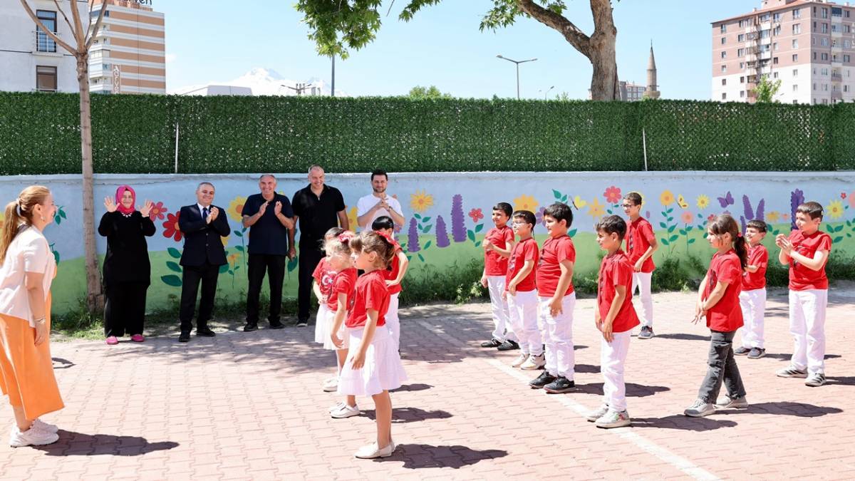 REKTÖR ALTUN'DAN ÖĞRENCİLERE ZİYARET