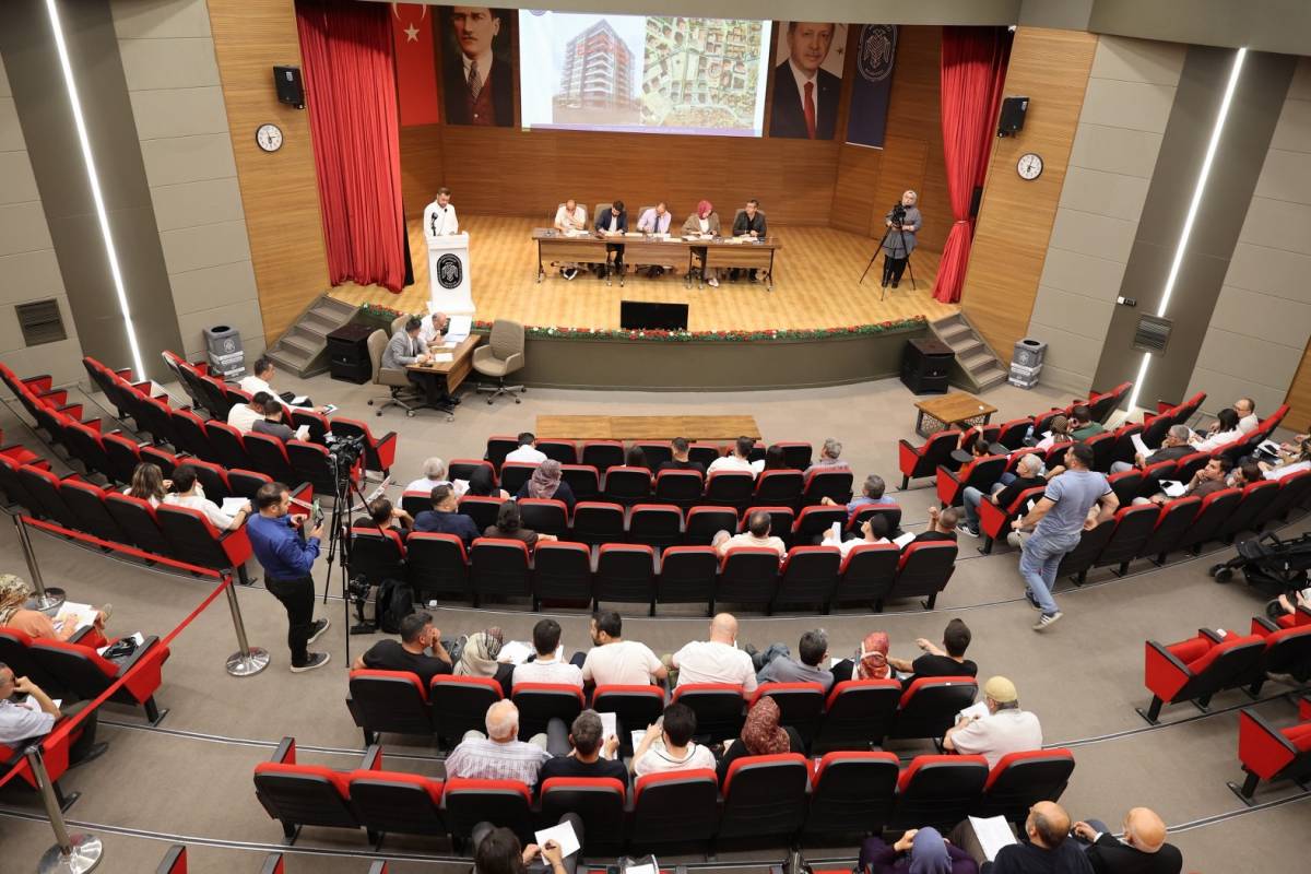 “VATANDAŞLARIMIZIN YÜZÜNÜ GÜLDÜRÜYORUZ”