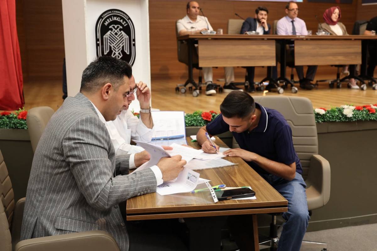“VATANDAŞLARIMIZIN YÜZÜNÜ GÜLDÜRÜYORUZ”