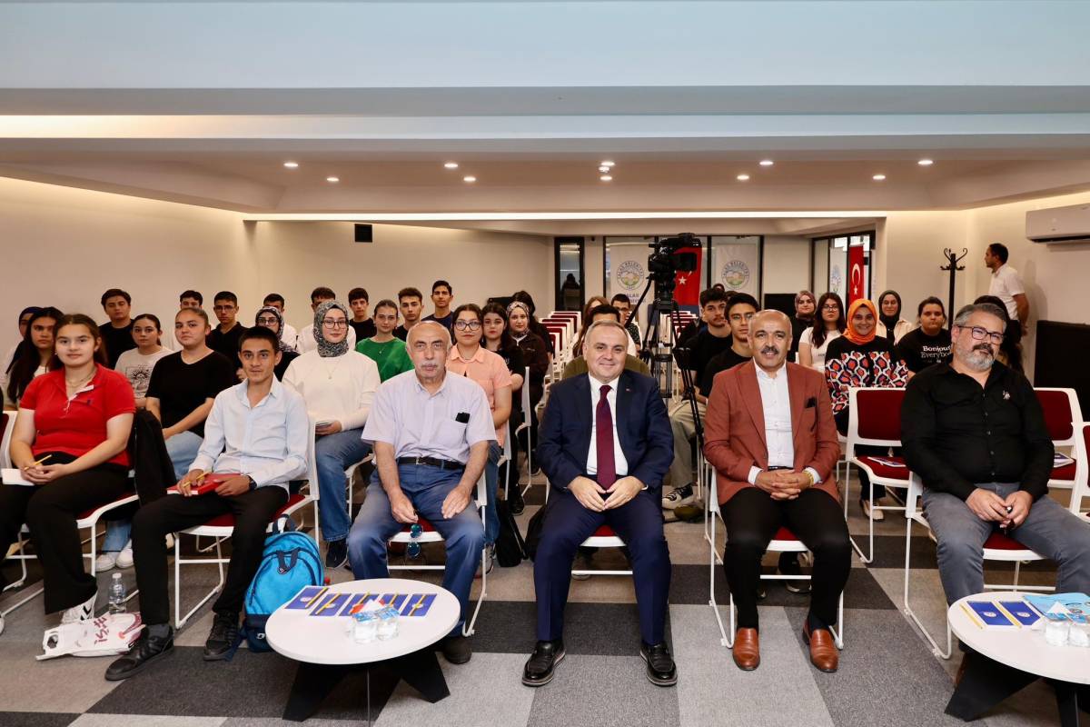 ALTUN, ÖĞRENCİLER İLE BİR ARAYA GELDİ