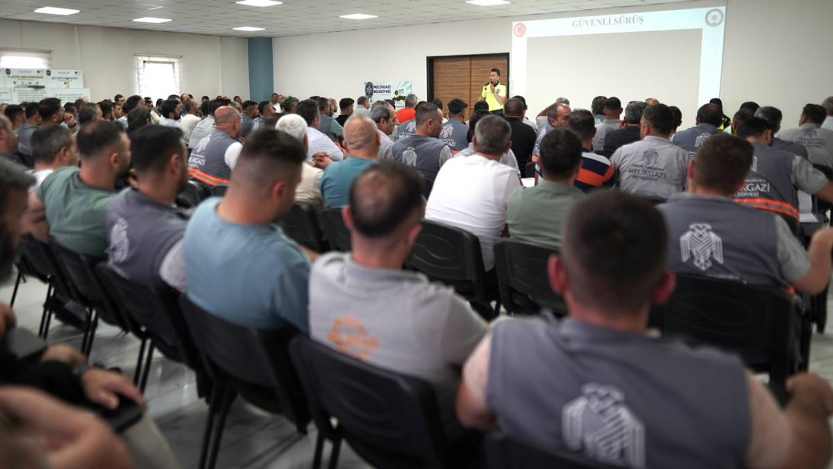 MELİKGAZİ'DEN SAHA ÇALIŞANLARINA TRAFİK EĞİTİMİ