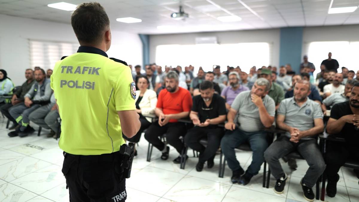MELİKGAZİ'DEN SAHA ÇALIŞANLARINA TRAFİK EĞİTİMİ