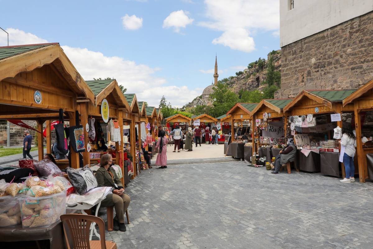 BU PAZAR TALAS'IN İKİNCİ MAHARETLİ ELLERİ