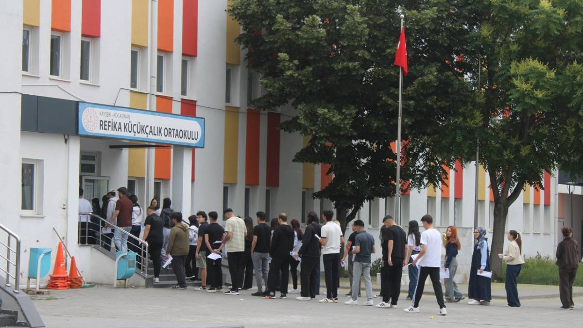 GEÇ KALDI GÖZYAŞLARINI TUTAMADI