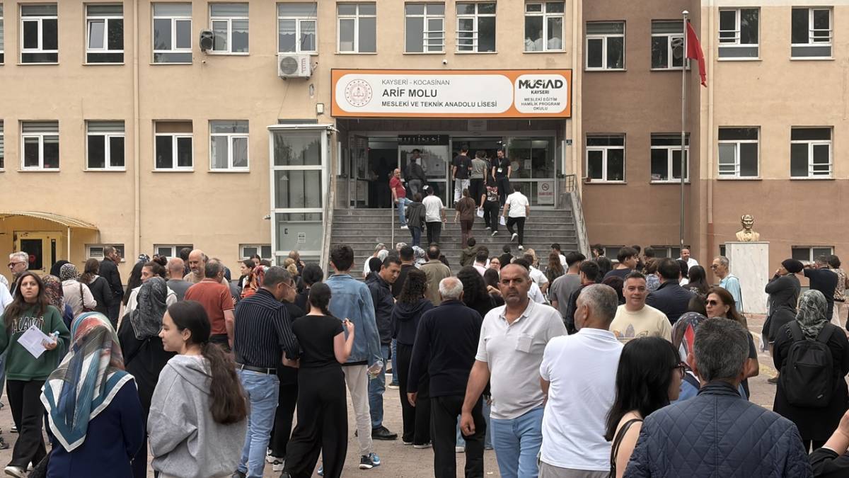 GEÇ KALDI GÖZYAŞLARINI TUTAMADI