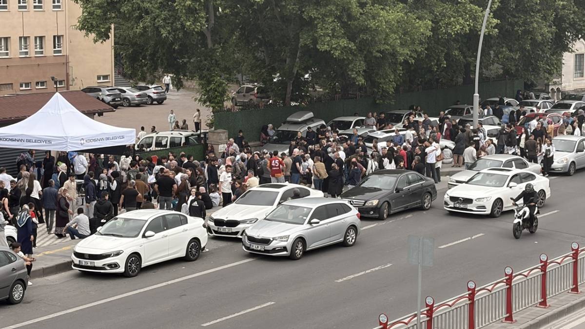 GEÇ KALDI GÖZYAŞLARINI TUTAMADI