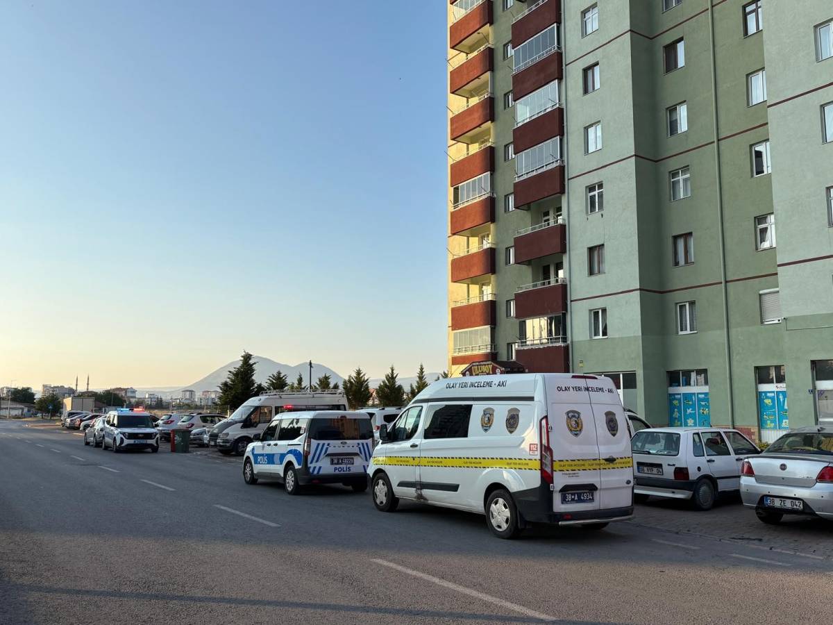EVİNDE ÖLÜ BULUNDU