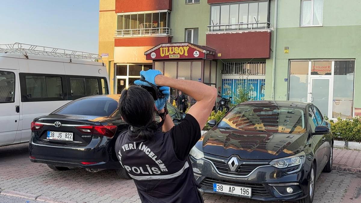 EVİNDE ÖLÜ BULUNDU