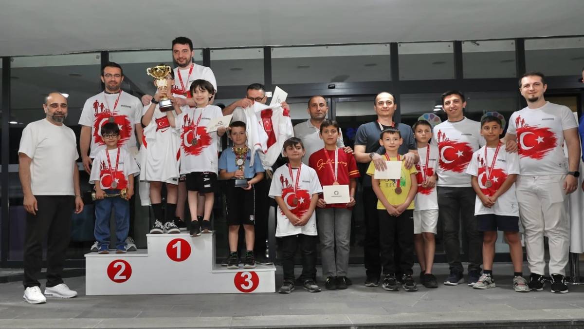 AİLE BAĞLARINI GÜÇLENDİREN SATRANÇ TURNUVASI