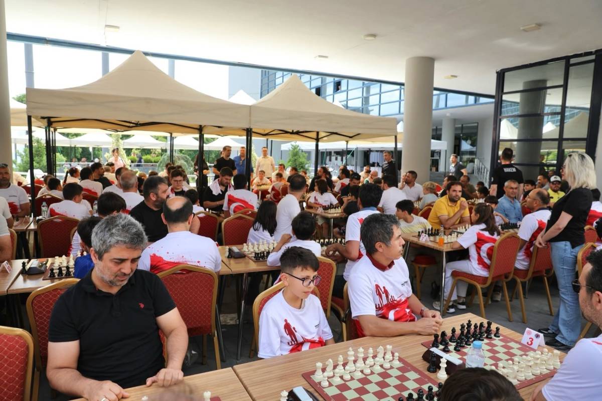 AİLE BAĞLARINI GÜÇLENDİREN SATRANÇ TURNUVASI