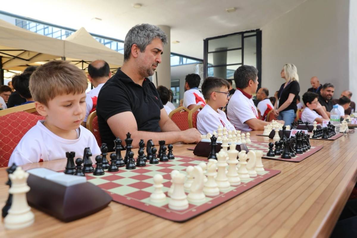 AİLE BAĞLARINI GÜÇLENDİREN SATRANÇ TURNUVASI