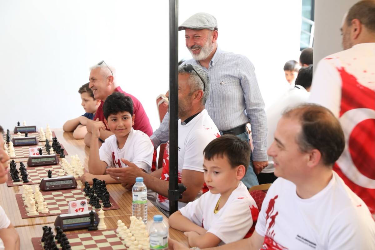 AİLE BAĞLARINI GÜÇLENDİREN SATRANÇ TURNUVASI