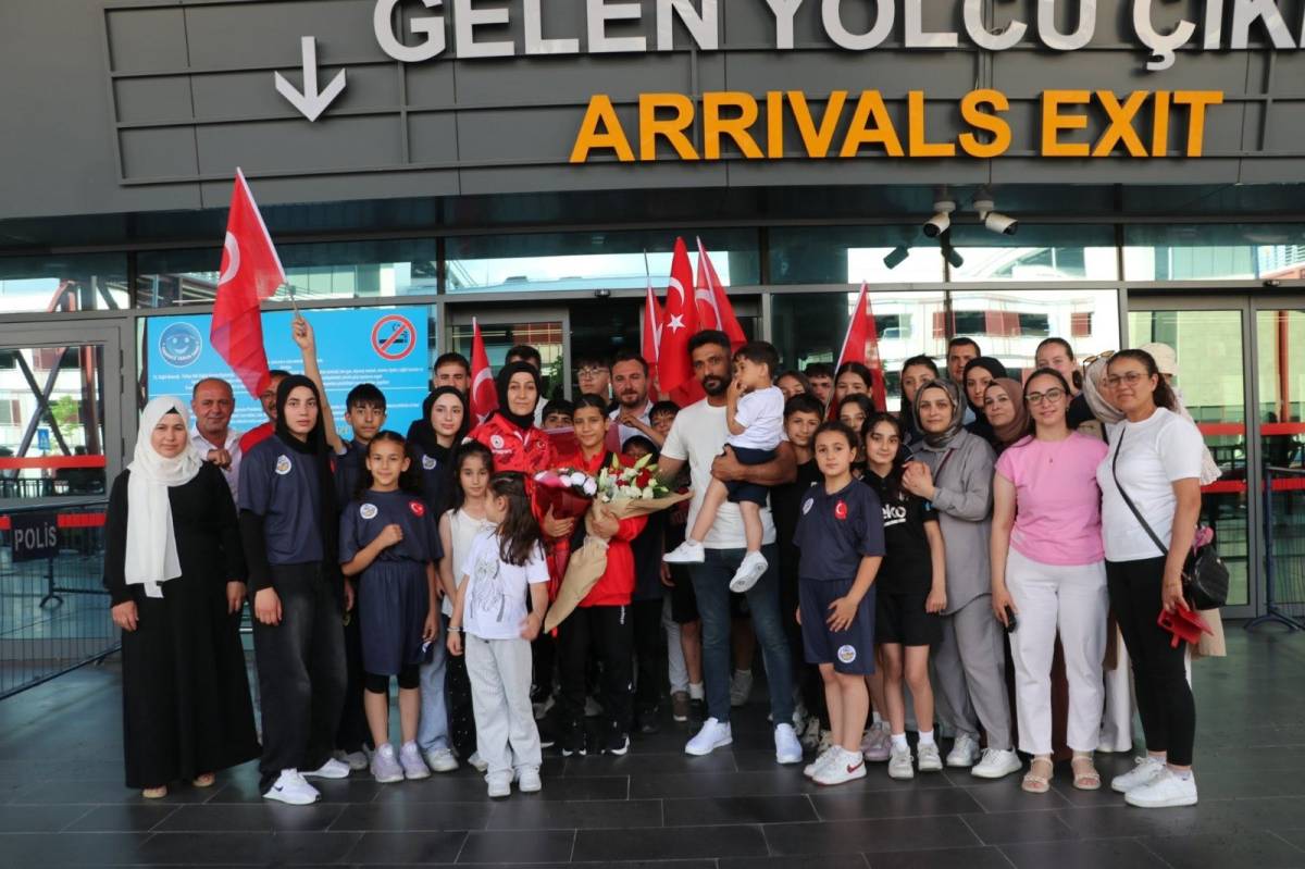 AÇIK’A COŞKULU KARŞILAMA