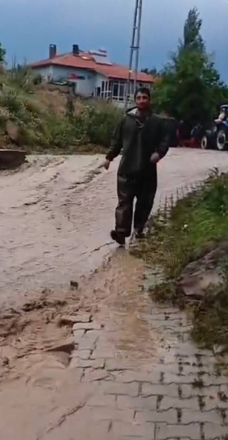 AŞIRI YAĞIŞ DEVELİ'DE SELE DÖNÜŞTÜ