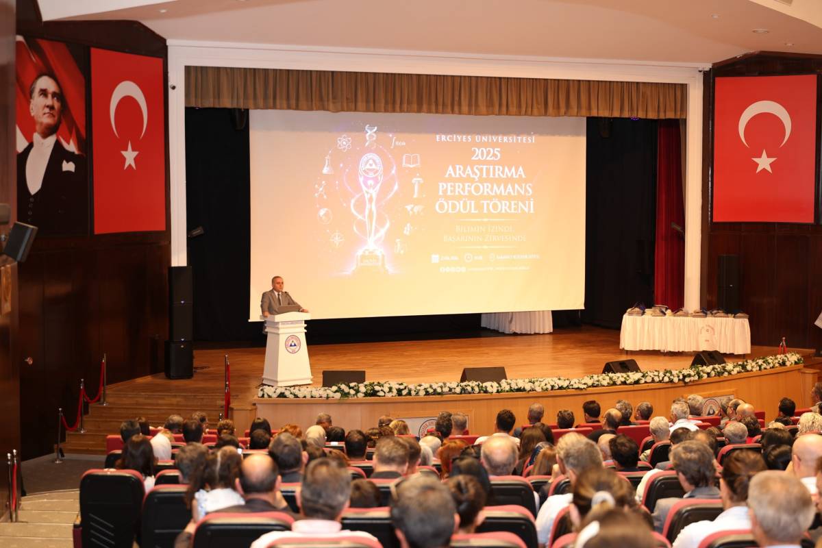 ERÜ’DE ÖDÜL TÖRENİ DÜZENLENDİ