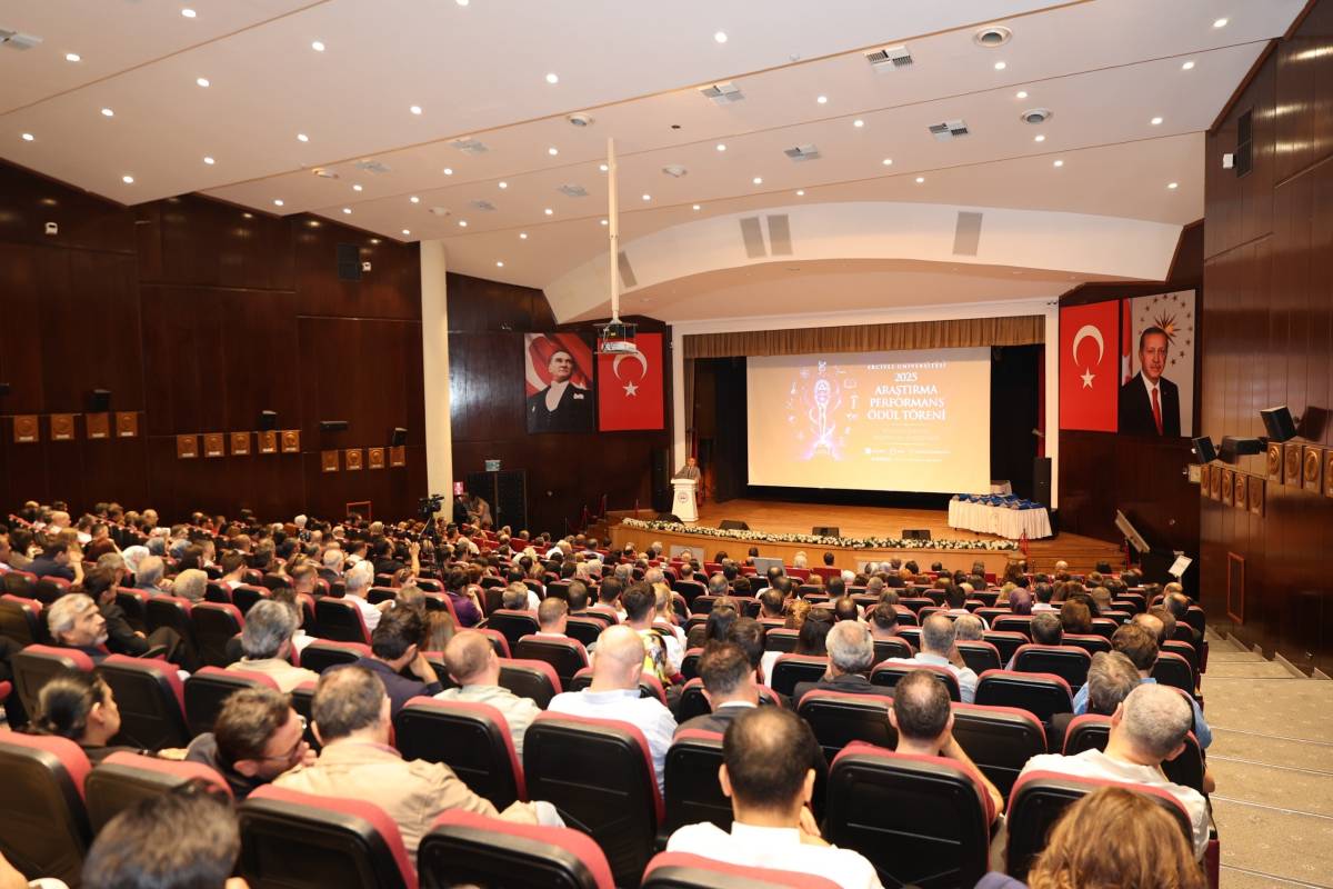 ERÜ’DE ÖDÜL TÖRENİ DÜZENLENDİ