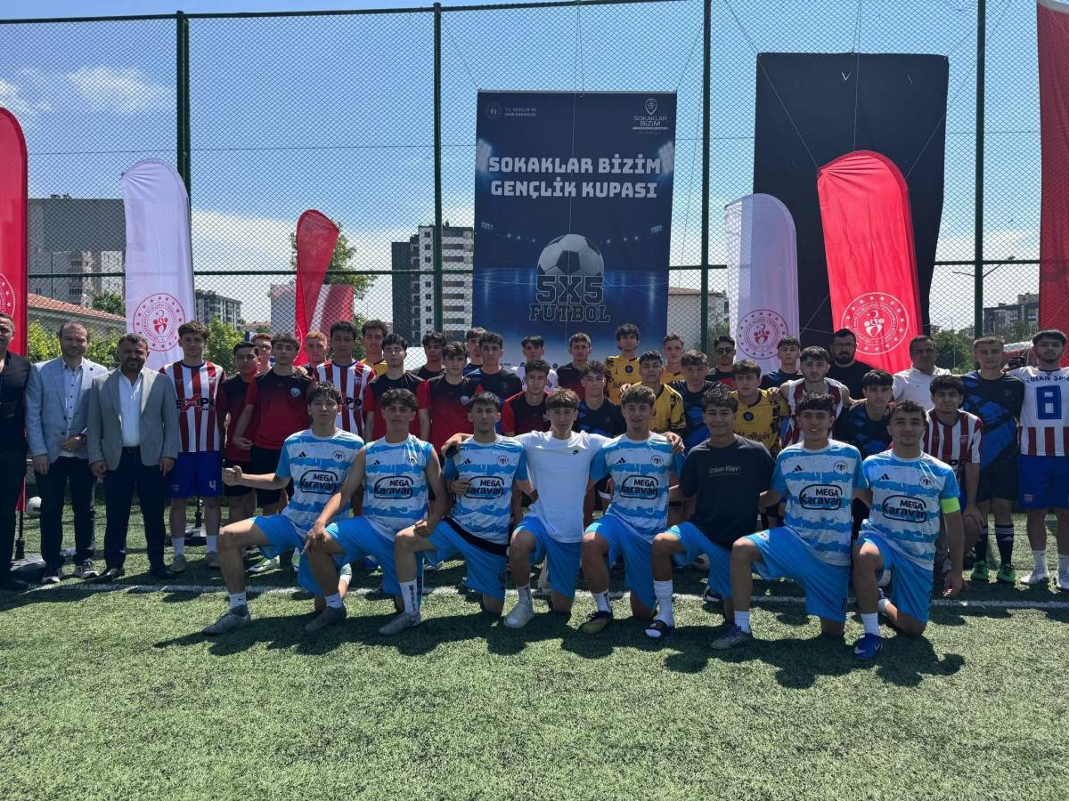 5X5 FUTBOL GENÇLİK KUPASI BAŞLADI