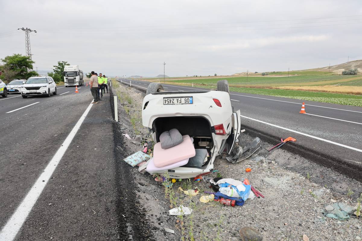 KONTROLDEN ÇIKAN OTOMOBİL TAKLA ATTI