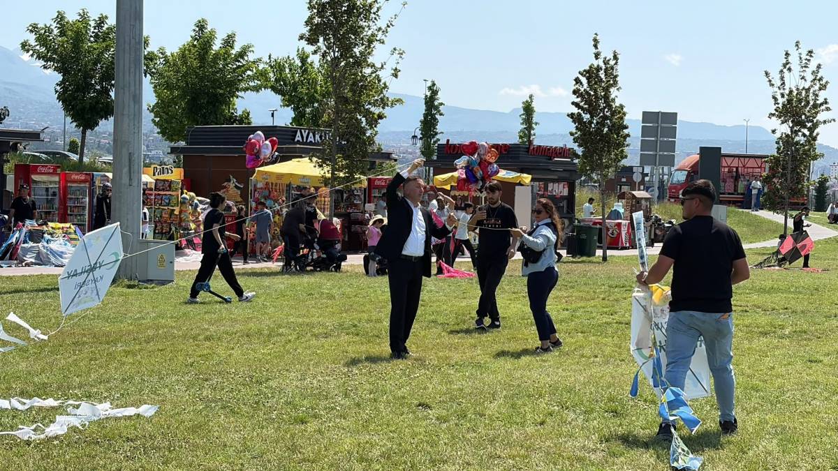 3. UÇURTMA ŞENLİĞİ’NDE GÖKYÜZÜ RENKLENDİ