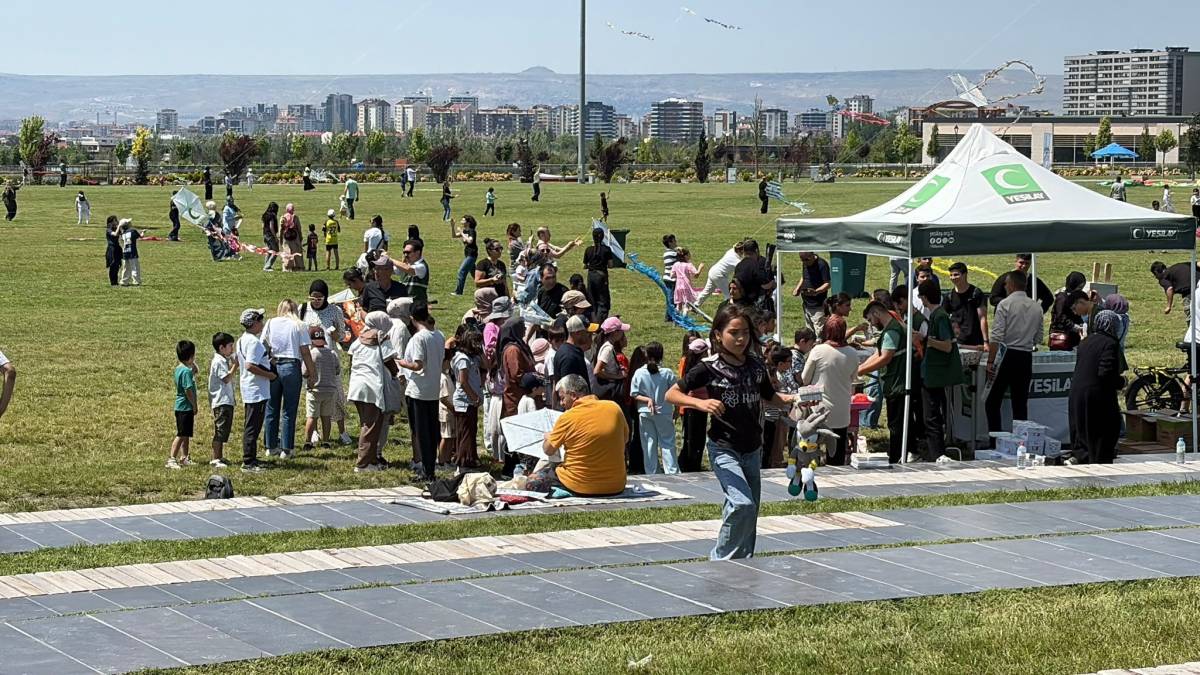3. UÇURTMA ŞENLİĞİ’NDE GÖKYÜZÜ RENKLENDİ