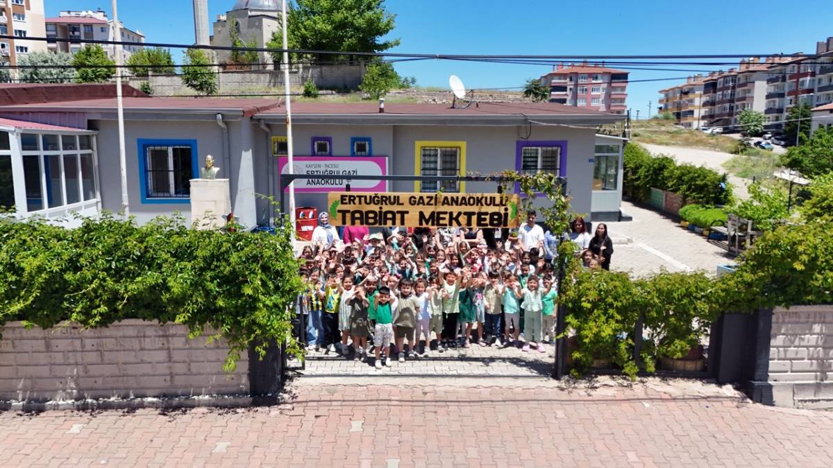 BU OKULDA  DOĞAYLA İÇ İÇE EĞİTİM VERİLİYOR