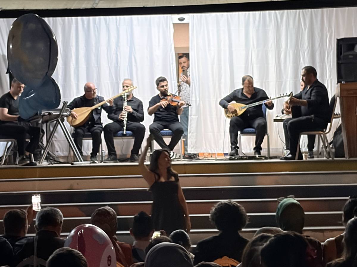 ÖĞRENCİLER YERİNE BU KEZ VELİLER YARIŞTI