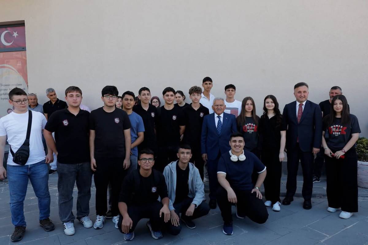 KAYSERİ'DE KARNE HEYECANI