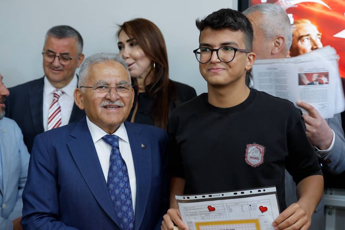 KAYSERİ'DE KARNE HEYECANI