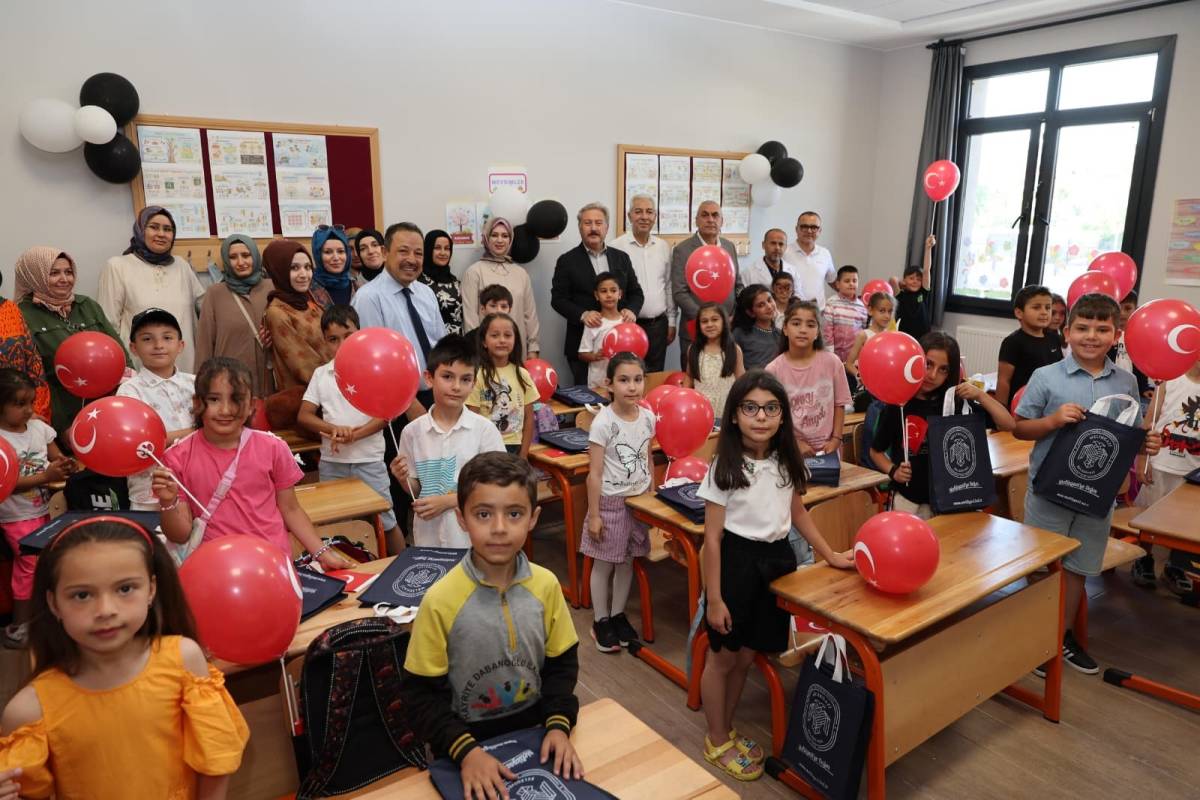 PALANCIOĞLU, ÖĞRENCİLERİN KARNE HEYECANINA ORTAK OLDU