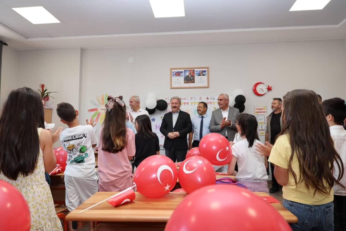 PALANCIOĞLU, ÖĞRENCİLERİN KARNE HEYECANINA ORTAK OLDU