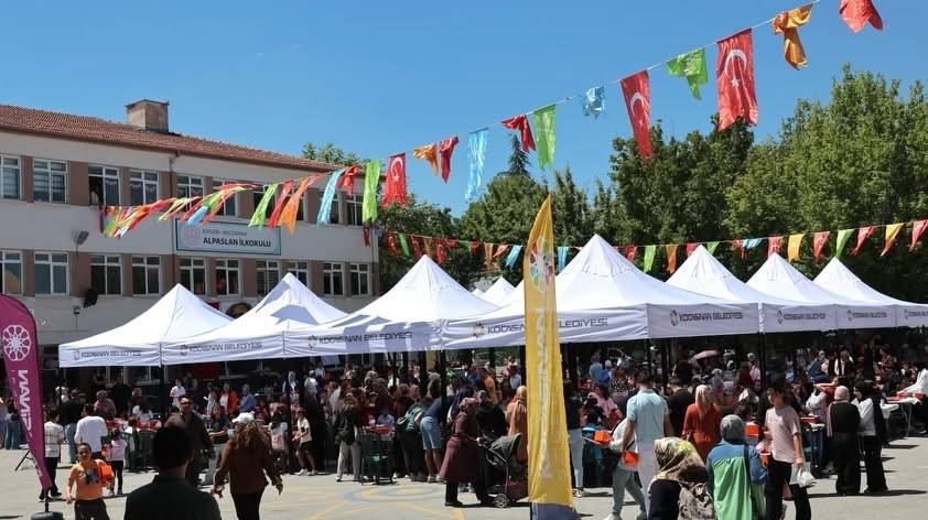 ÇOLAKBAYRAKDAR, ÖĞRENCİLERİ TEBRİK ETTİ