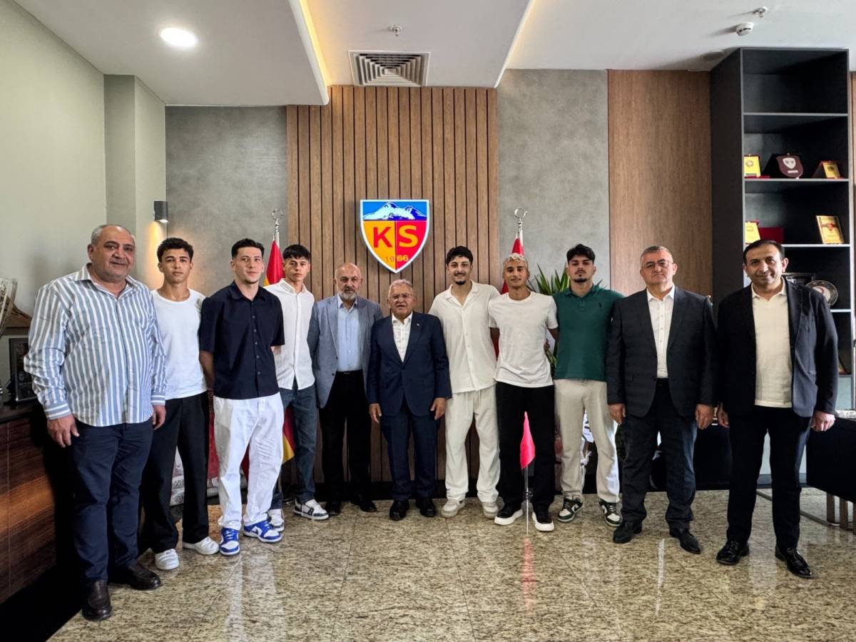 6 OYUNCU İLE PROFESYONEL SÖZLEŞME İMZALANDI