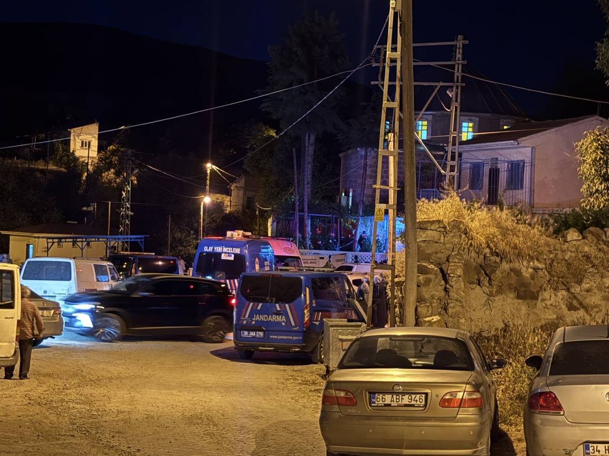 CAMİ CEMAATİNE BIÇAKLI SALDIRI: 2 ÖLÜ