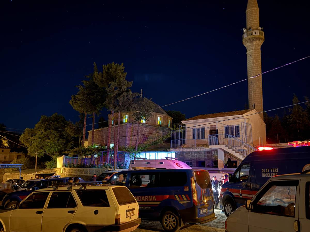 CAMİ CEMAATİNE BIÇAKLI SALDIRI: 2 ÖLÜ
