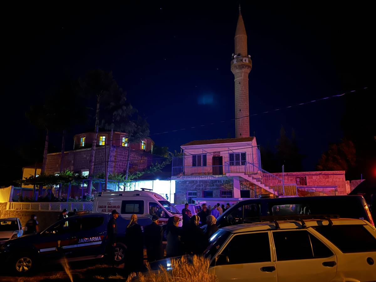 CAMİ CEMAATİNE BIÇAKLI SALDIRI: 2 ÖLÜ