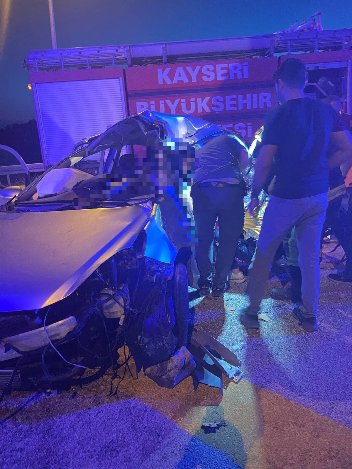 OTOMOBİLLE HAFİF TİCARİ ARAÇ ÇARPIŞTI