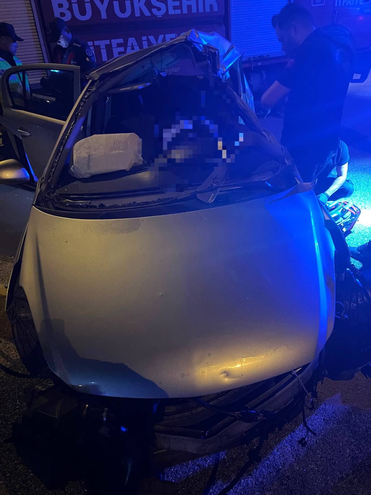 OTOMOBİLLE HAFİF TİCARİ ARAÇ ÇARPIŞTI