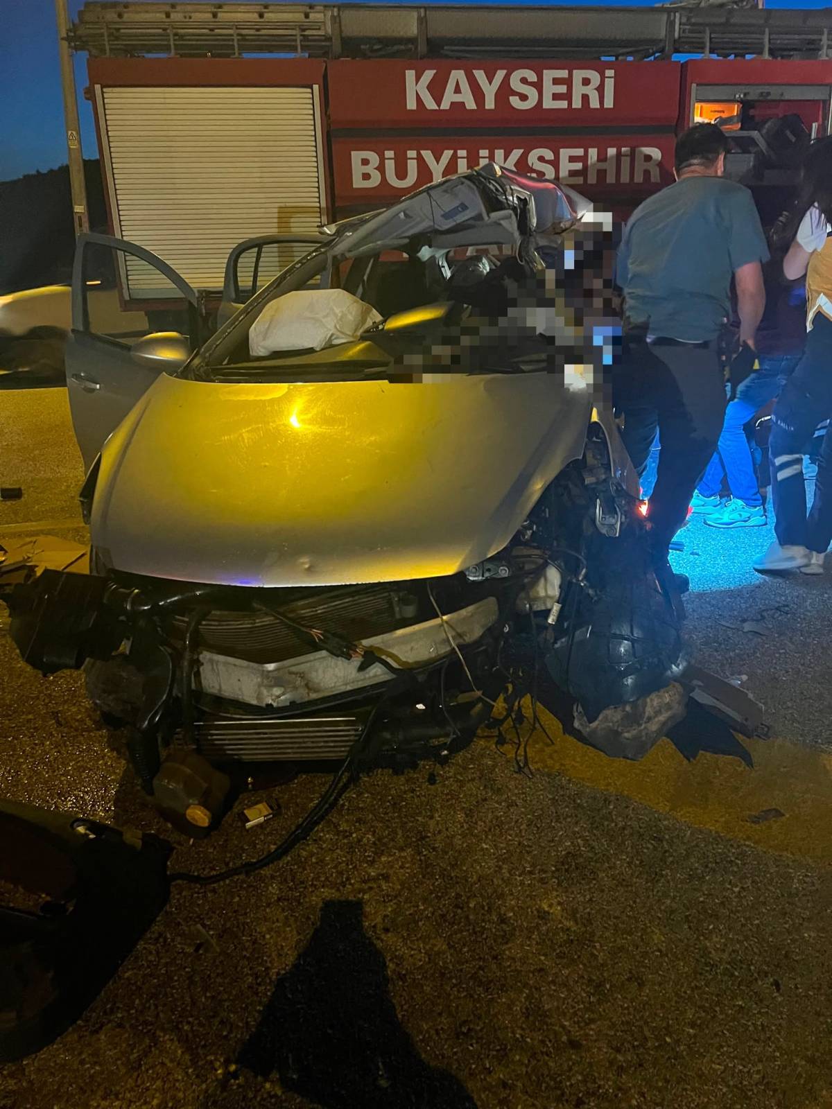 OTOMOBİLLE HAFİF TİCARİ ARAÇ ÇARPIŞTI