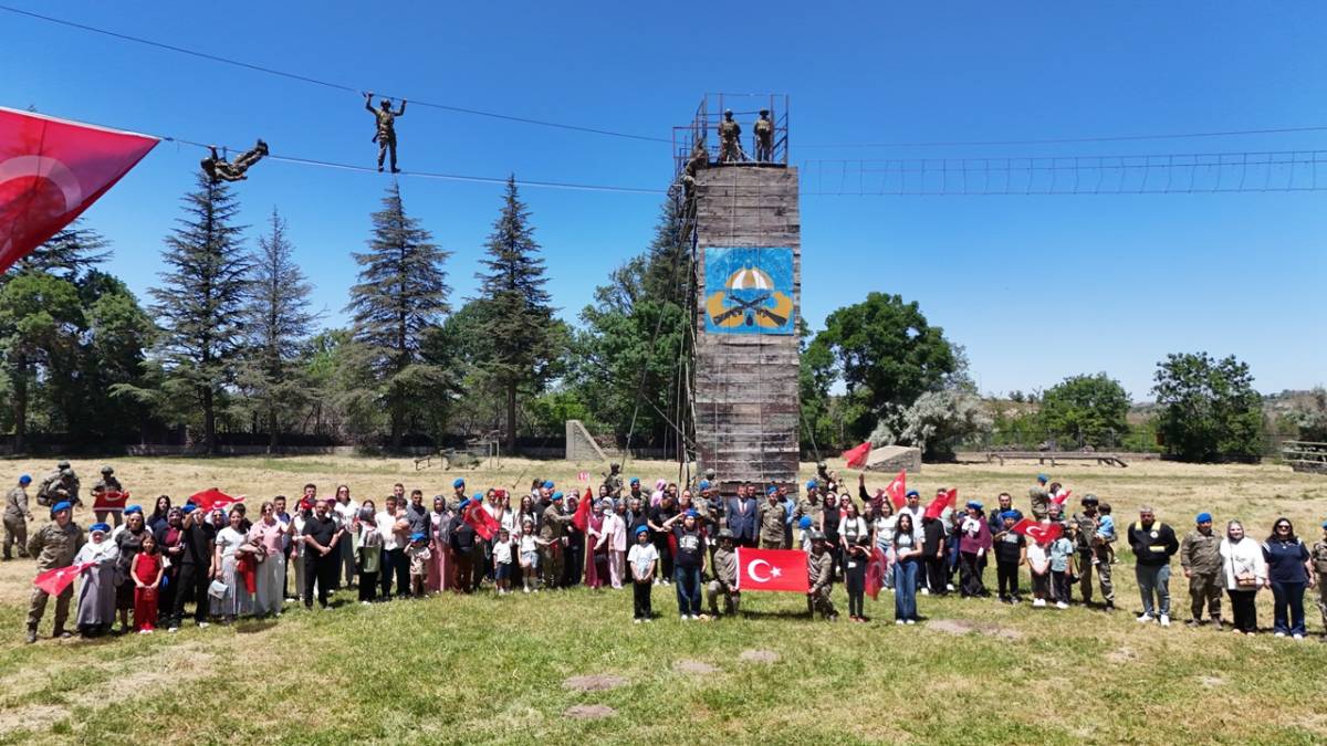 GÖSTERİLER NEFES KESTİ