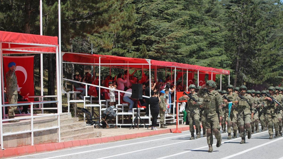 GÖSTERİLER NEFES KESTİ