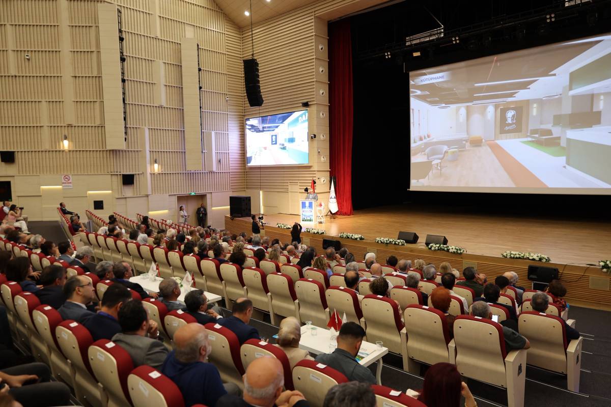 ERÜ MEZUNLARI YENİDEN KAMPÜSTE BİR ARAYA GELDİ